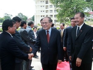 Нгуен Шинь Хунг посетил Административно-политическую Академию Лаоса - ảnh 1
